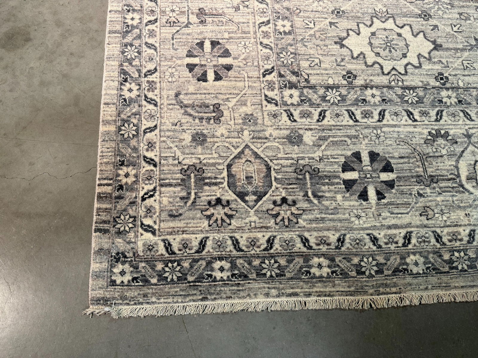 Magnificent Mahal Rug 9.1x12' - 4