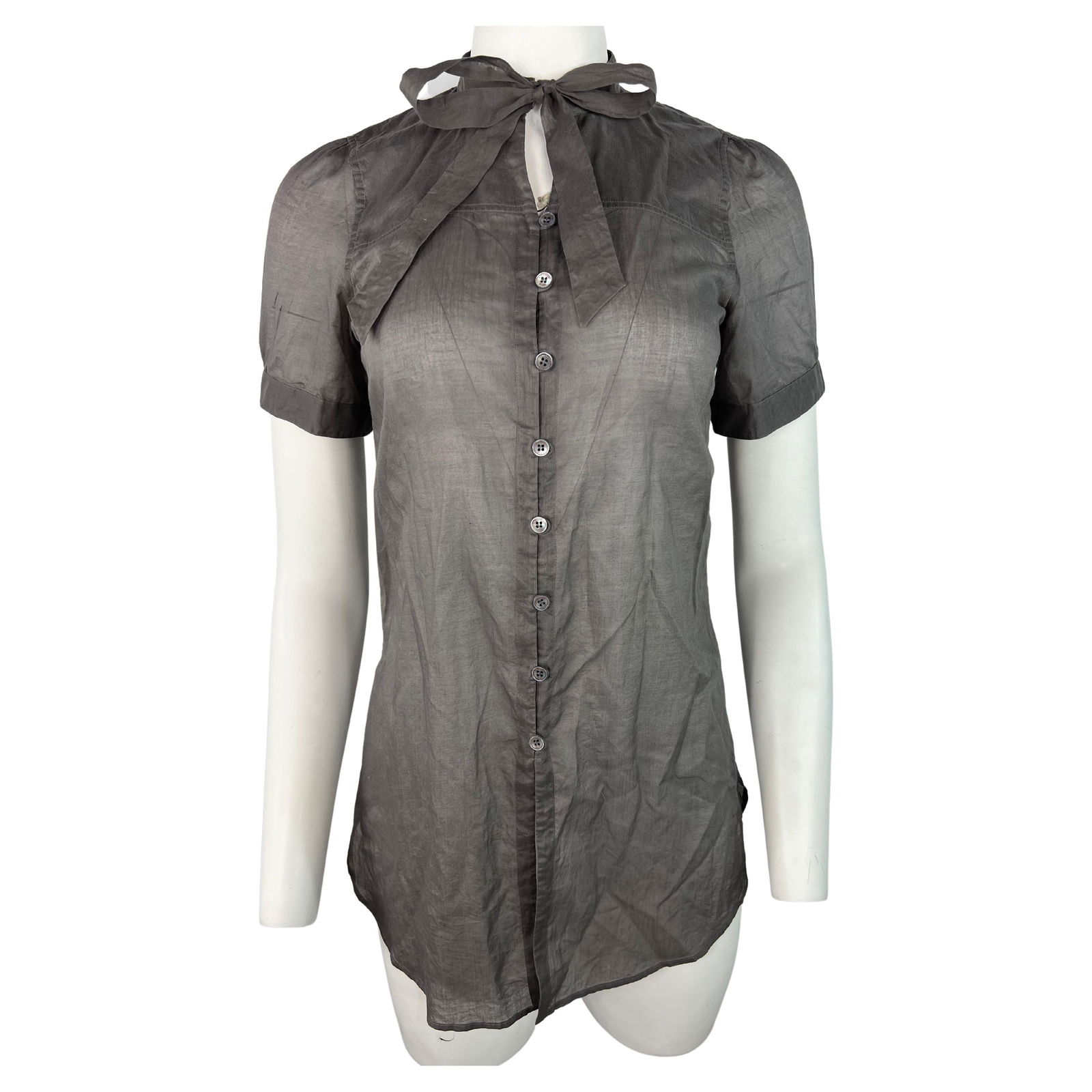 Strenesse Blue Grey Cotton Blouse Top, Size 4: Product details: The blouse features short sleeves, front button closure with the bow detail. Reserve: $200.00 Shipping: Domestic: Flat-rate of $85.99 to anywhere within the contiguous U.S.