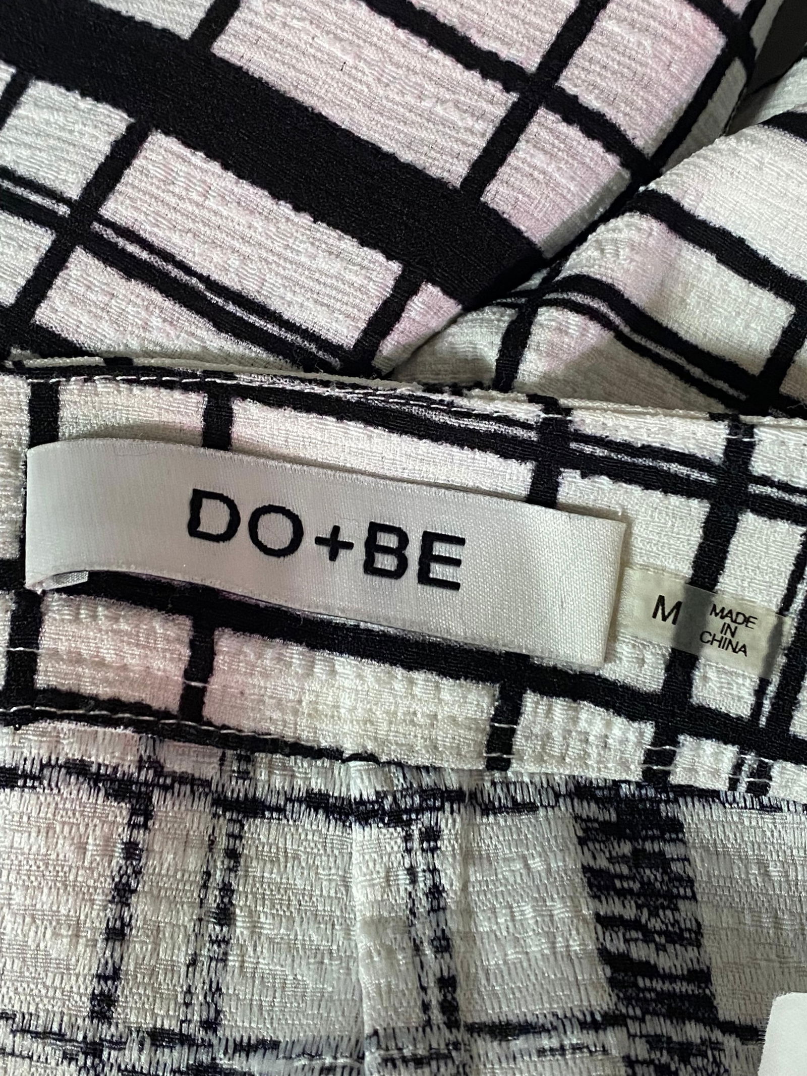 DO+BE Black and White Plaid Capri Pants, Size M - 11