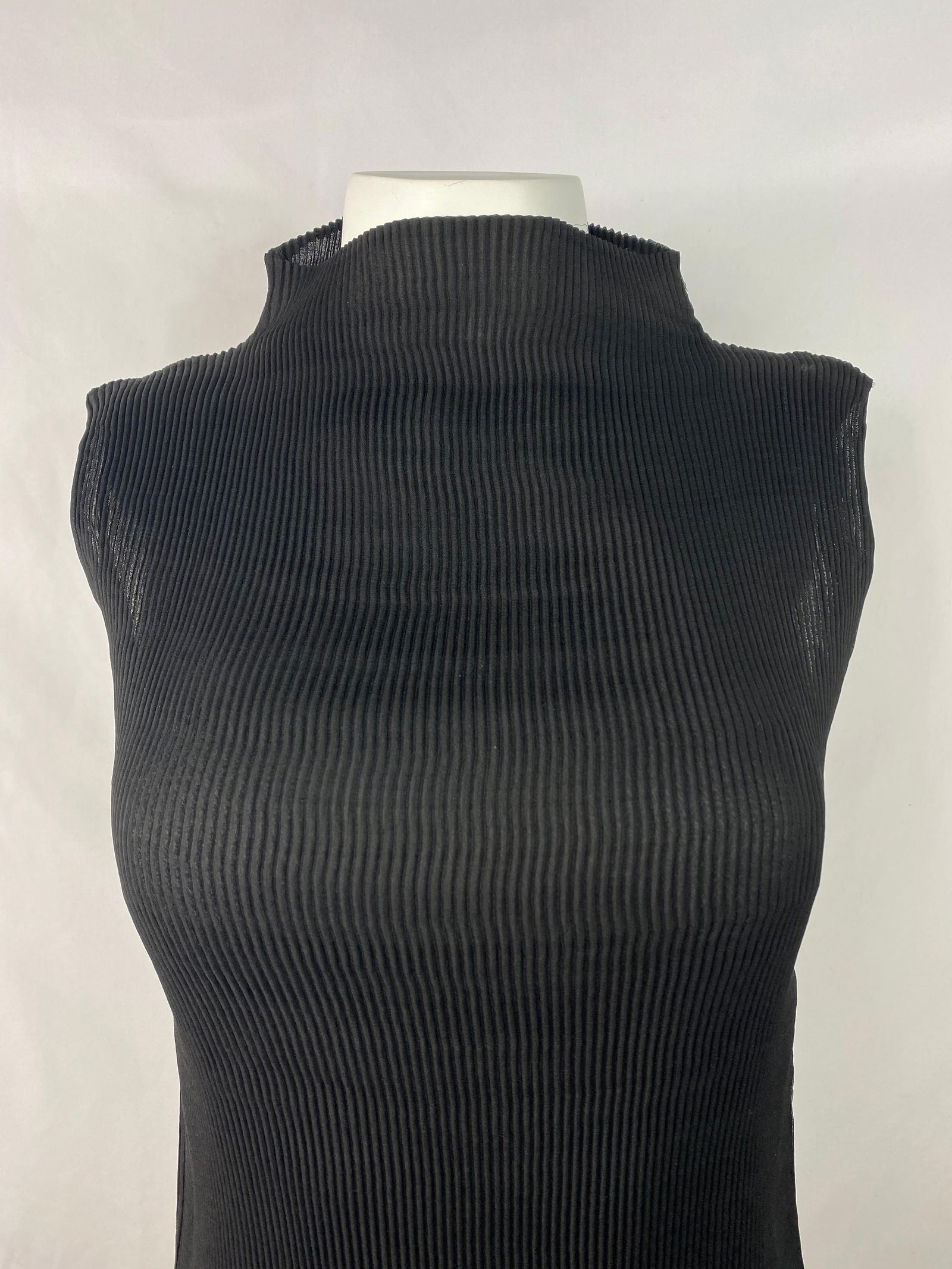 Issey Miyake Black Sleeveless Top Size 2 - 8