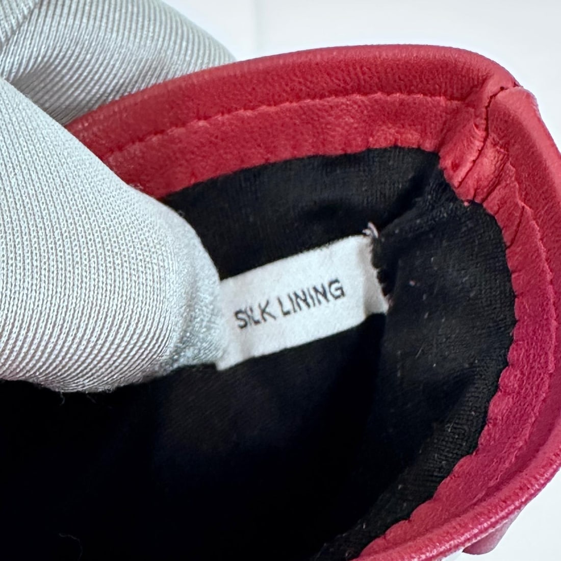 CHRISTIAN DIOR Red leather gloves with CD logo - 9