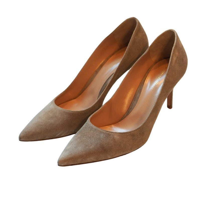Gianvito Rossi Italian Suede Beige Heels 41.5: A fabulous pair of pumps by Gianvito Rossi Made in Italy Size EU 41.5 3 inch heel height Excellent condition. You can tell by the soles of the shoes that they are unworn. Reserve: $392.00 Shipping: Do
