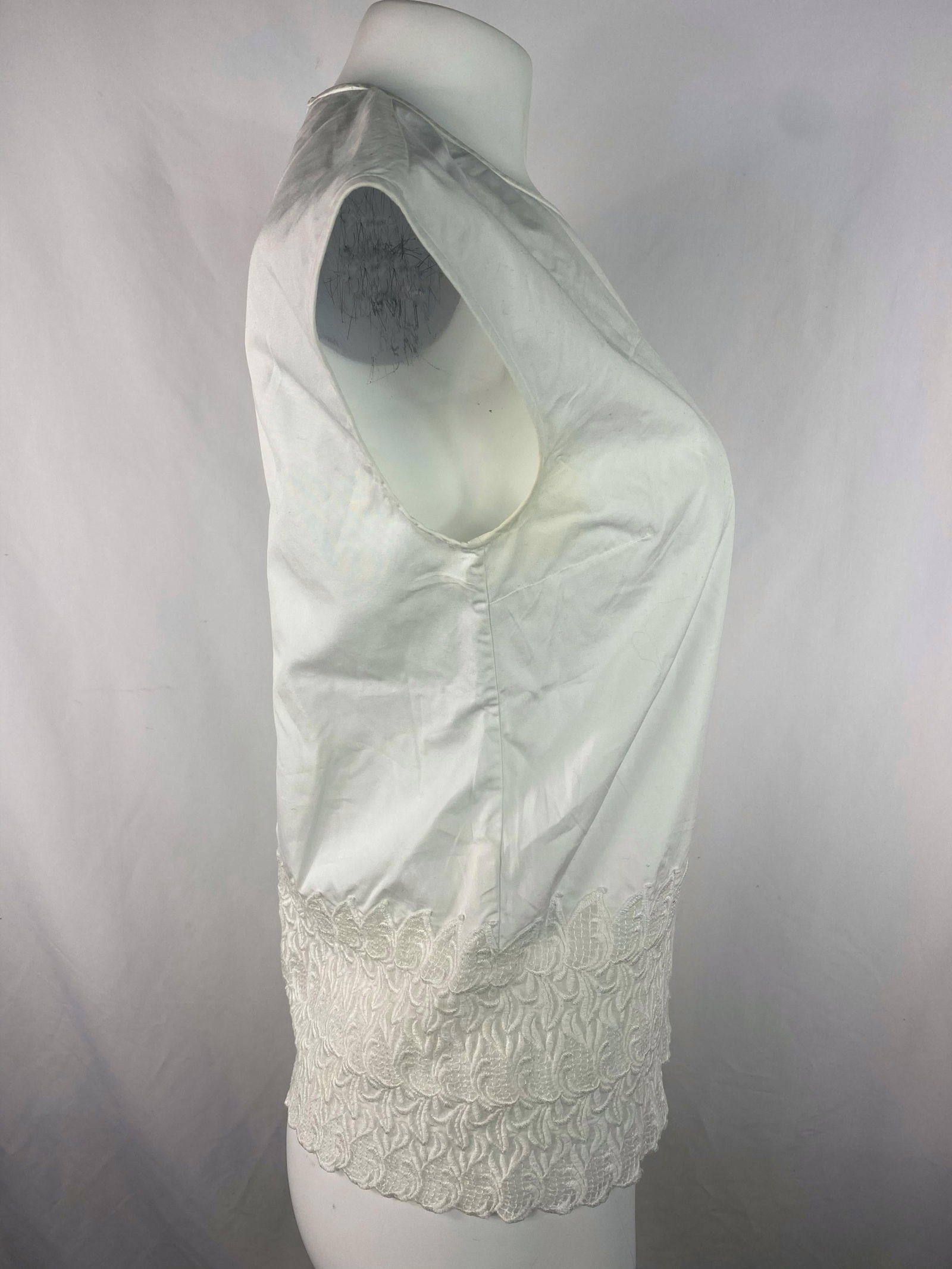 Giambattista Valli White Cotton and Lace Top Blouse, Size 42 / S - 16