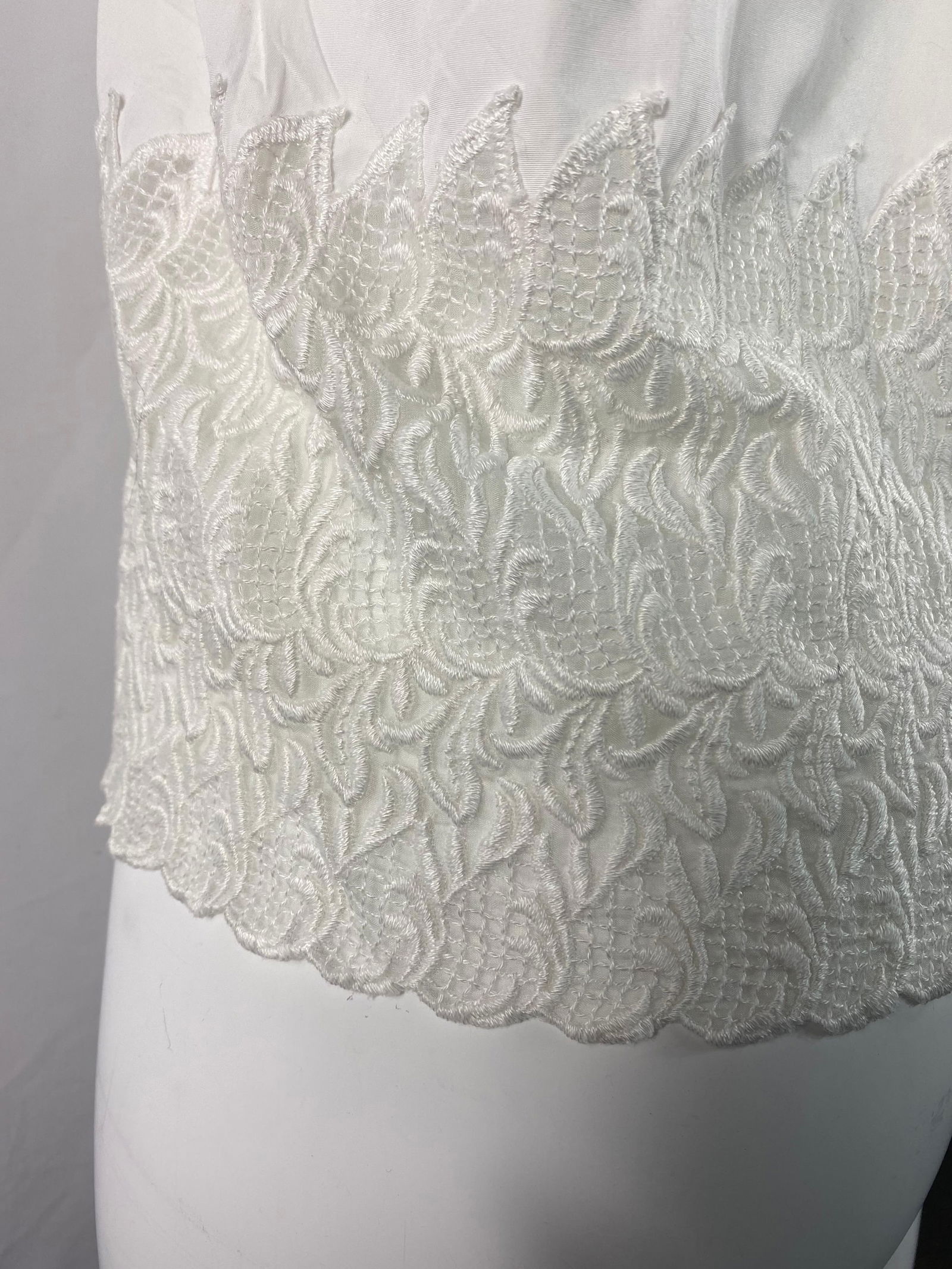Giambattista Valli White Cotton and Lace Top Blouse, Size 42 / S - 2
