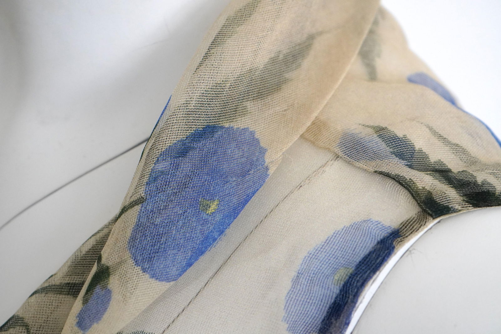 Oscar De La Renta Sheer Floral Sleeveless Blouse - 13