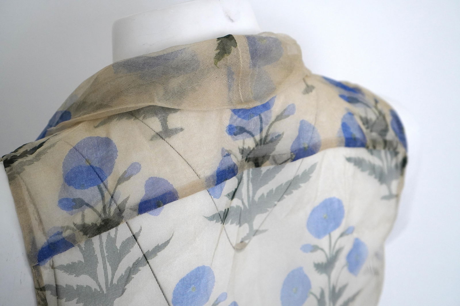 Oscar De La Renta Sheer Floral Sleeveless Blouse - 6