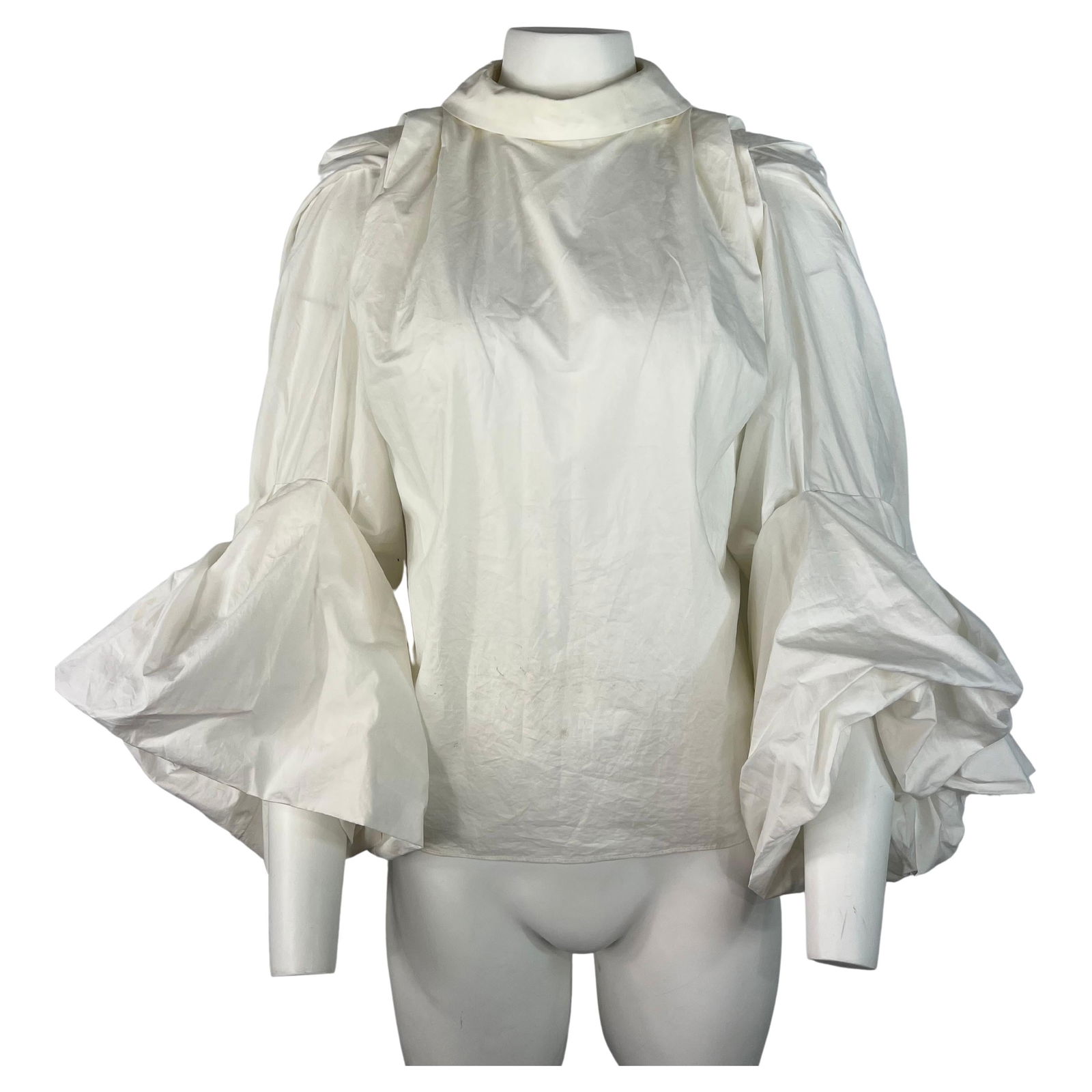 Chika Kisada White Cotton Blouse Top, Size 2: Product details: The bourse is made out of 100% white cotton. It features collar, loose fit with rear zip and button closure, and 3/4 sleeves length. Reserve: $440.00 Shipping: Domestic: Flat-rat