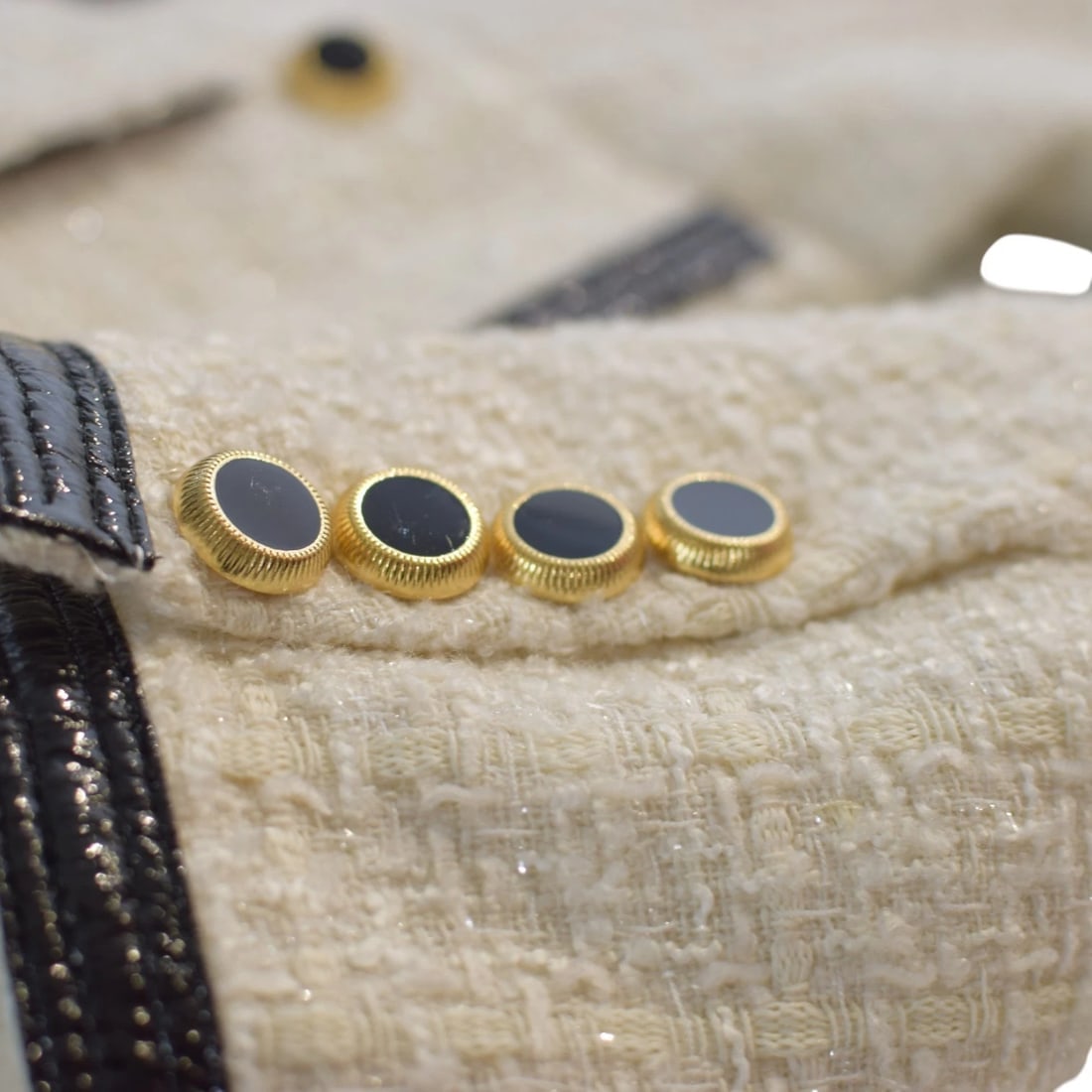 Veronica Beard Cream Tweed Bouclé Blazer with Black Trim – Made in USA, Size 10 - 10