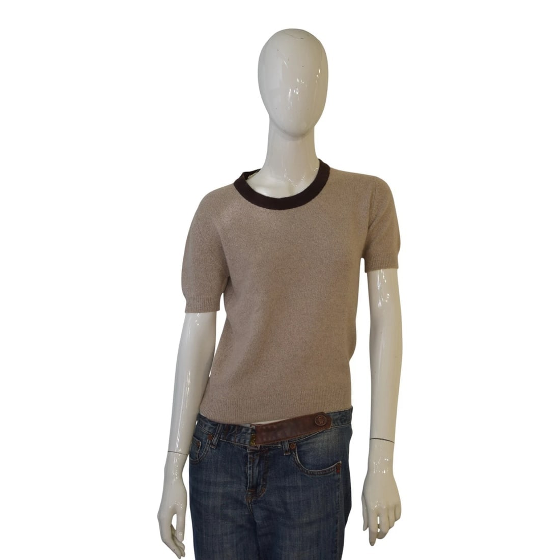 CHANEL Boutique Vintage Short Sleeve Knit Sweater Beige/Brown CC Button Size S: Title:CHANEL Boutique Vintage Short Sleeve Knit Sweater Beige/Brown CC Button Size SDescription:CHANEL Boutique Vintage Short Sleeve Knit Sweater Beige/Brown CC Button Size S Elevate your wardrobe