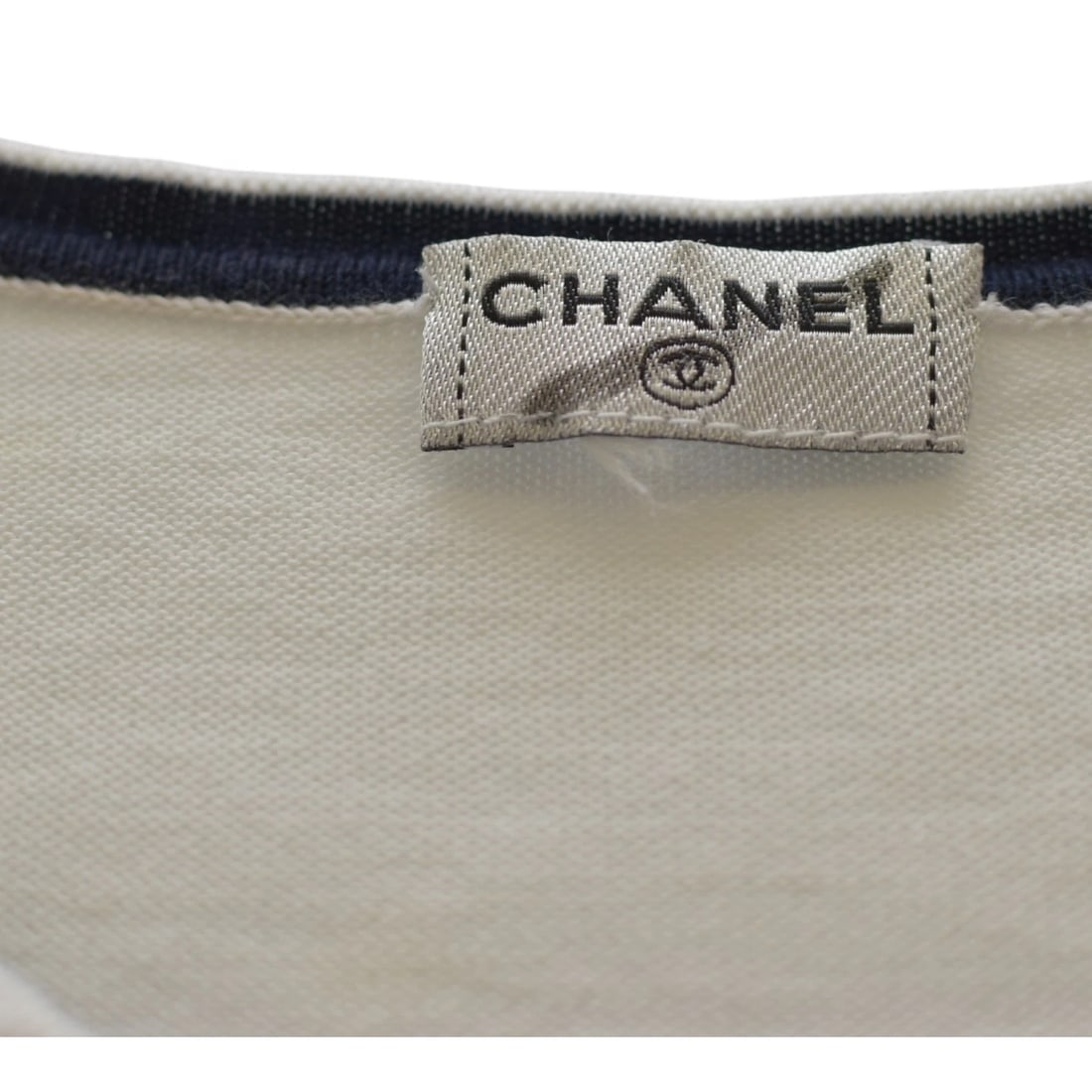 Chanel Vintage White slim cut sleeveless Top sz 40 with perforated details - 4