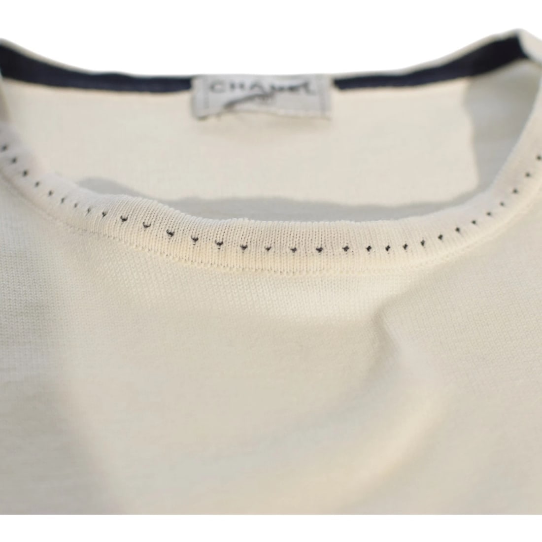 Chanel Vintage White slim cut sleeveless Top sz 40 with perforated details - 6