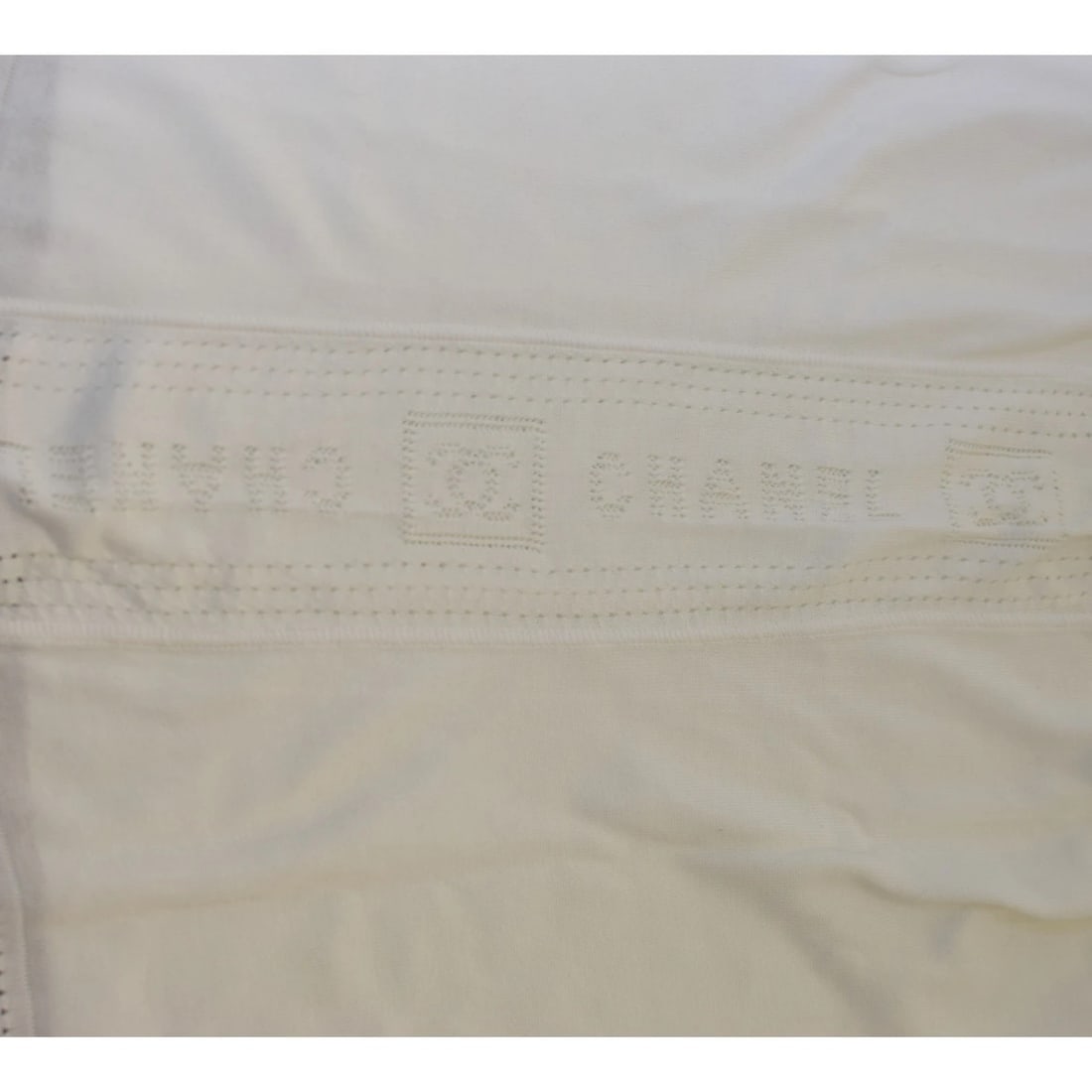 Chanel Vintage White slim cut sleeveless Top sz 40 with perforated details - 8