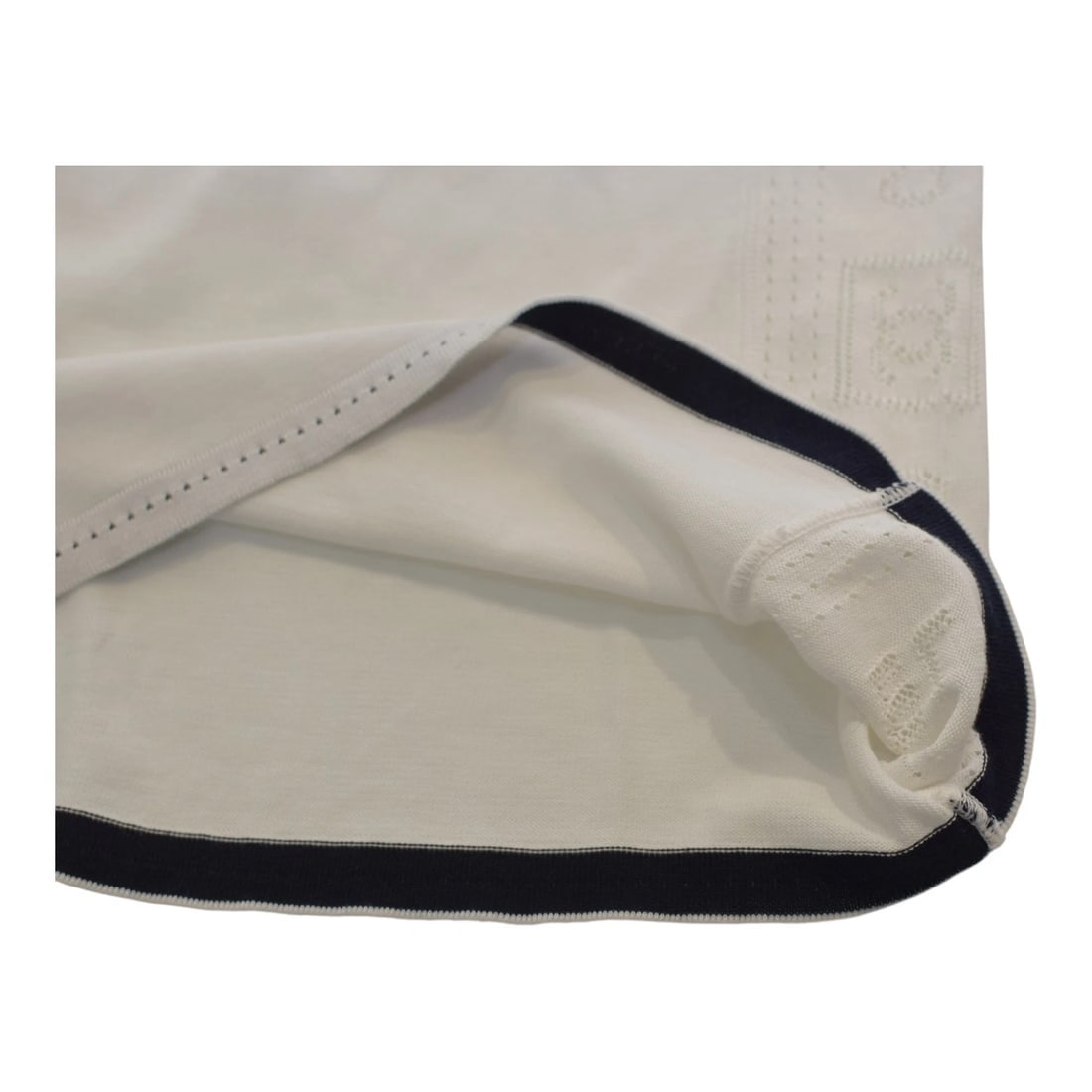 Chanel Vintage White slim cut sleeveless Top sz 40 with perforated details - 9