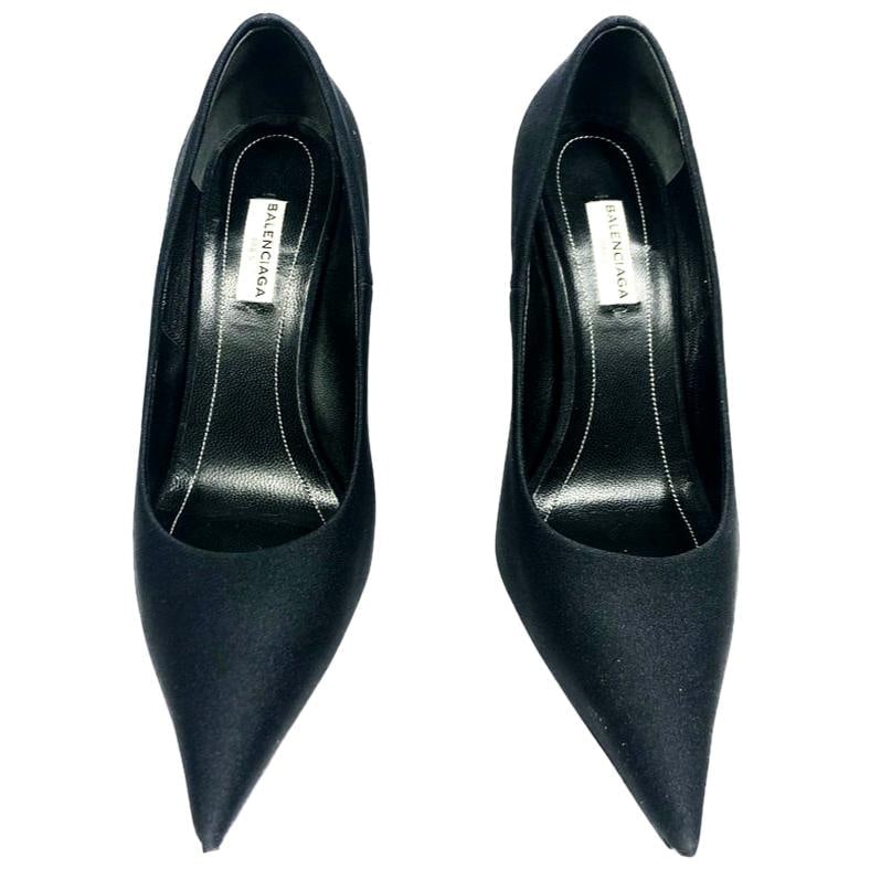 BALENCIAGA Black Spandex Pointed Toe Pump Heels Size 37.5: BALENCIAGA Black Spandex Pointed Toe Pump Heels Size 37.5 Product details: From the 2017 spring collection Size 37.5 Lustrous black spandex Lined in leather Sharp pointed toe 4.25-inch pin-thin heel