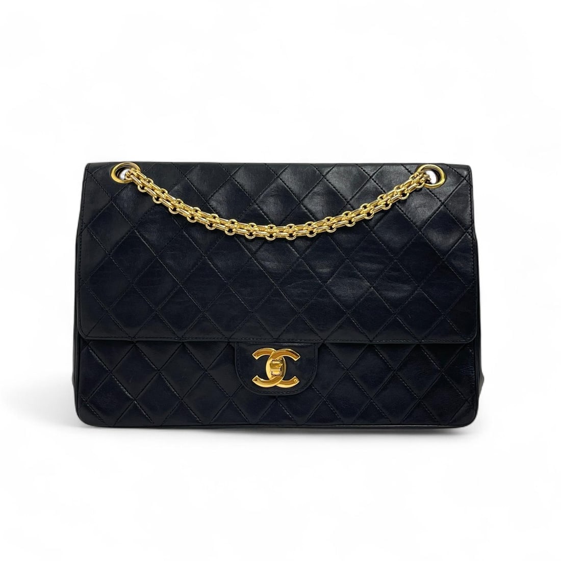 CHANEL Timeless Classic Double Flap in Black Lambskin: Title:CHANEL Timeless Classic Double Flap in Black LambskinMaterials:LambskinDimensions:Dimensions: L 27 cm × H 18 cm × D 8 cm – Shoulder strap (Maximum length 37