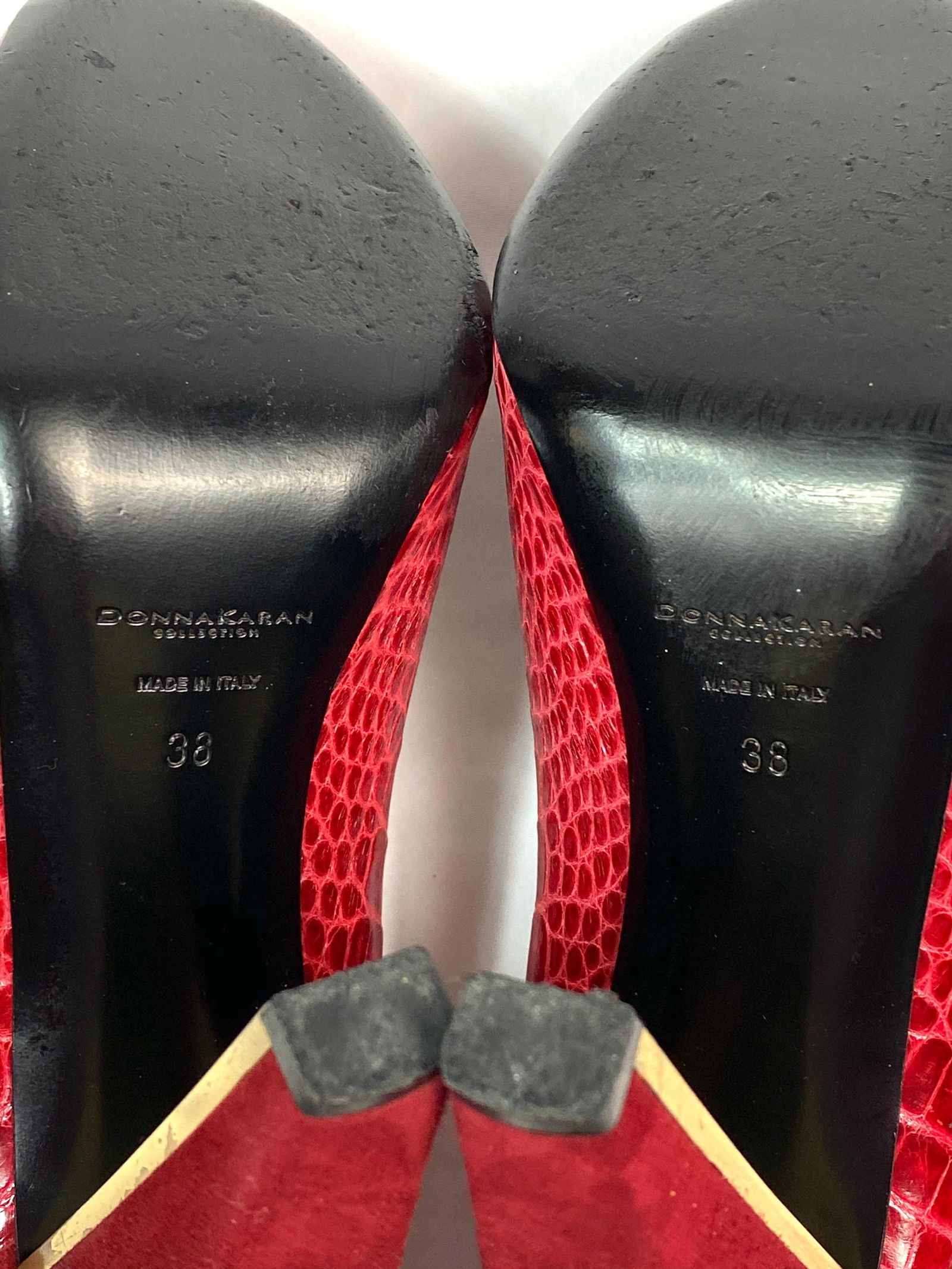 Donna Karan Collections Red Crocodile and Suede Pump Heels Shies Size 38 - 12