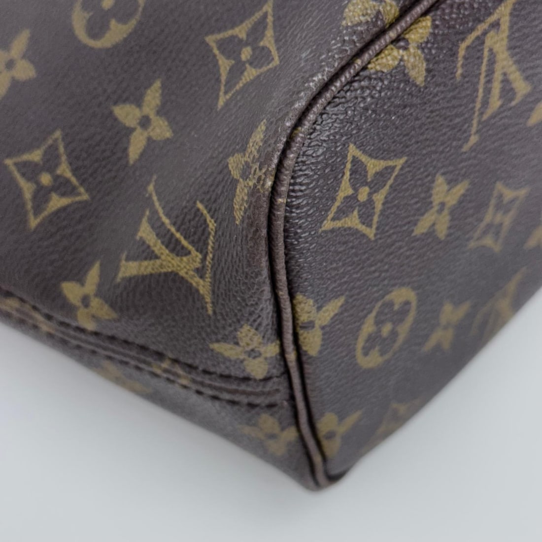 LOUIS VUITTON Neverfull PM Bag in Monogram Canvas - 11