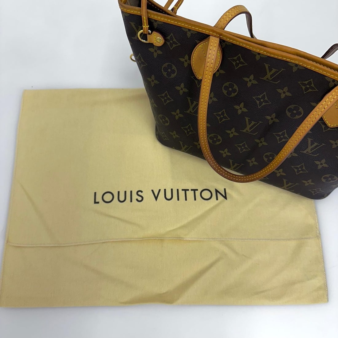 LOUIS VUITTON Neverfull PM Bag in Monogram Canvas - 4