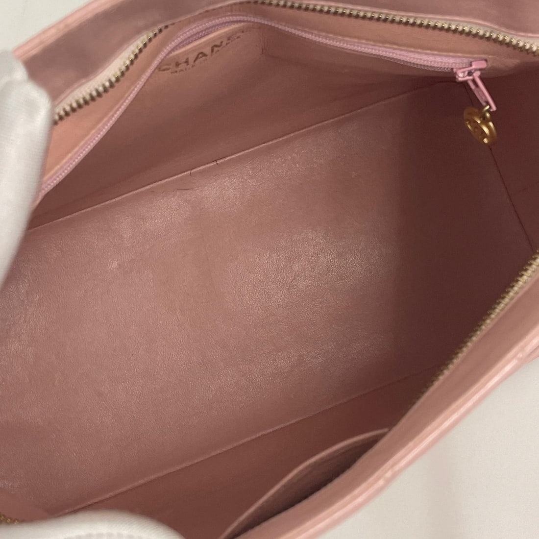 CHANEL Vintage Medaillon Handbag in Pink Lambskin - 12