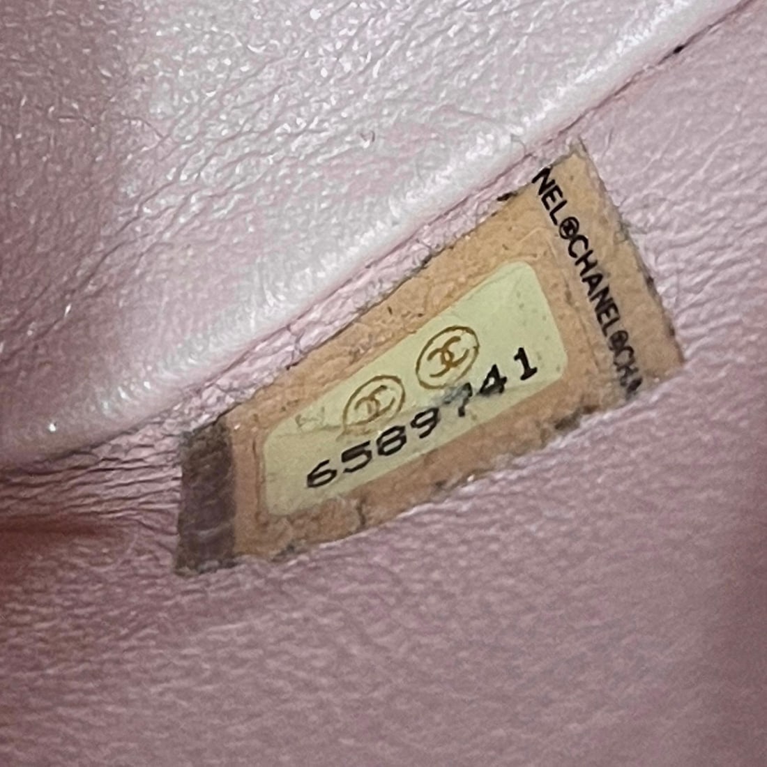 CHANEL Vintage Medaillon Handbag in Pink Lambskin - 14