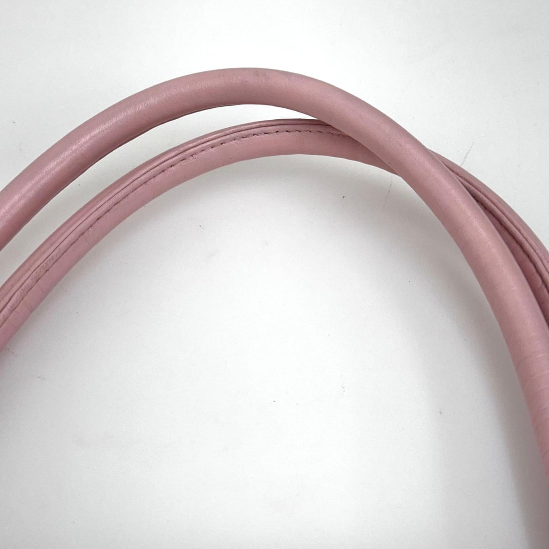 CHANEL Vintage Medaillon Handbag in Pink Lambskin - 16