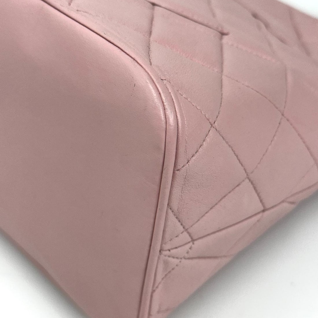 CHANEL Vintage Medaillon Handbag in Pink Lambskin - 9