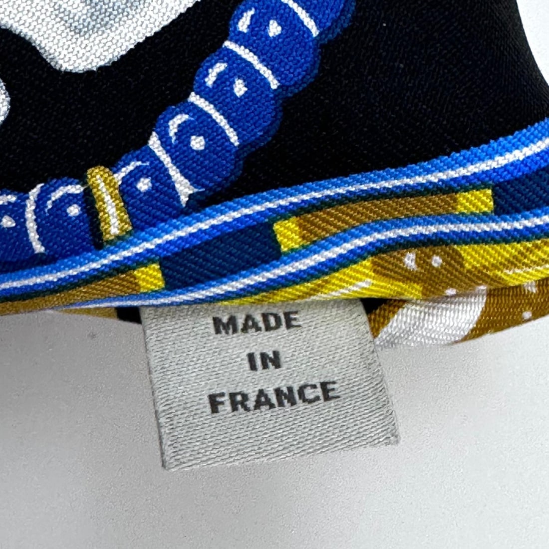 HERMES “Les Plumes” Multicolor Silk Twill Tote Bag – Never Used - 10