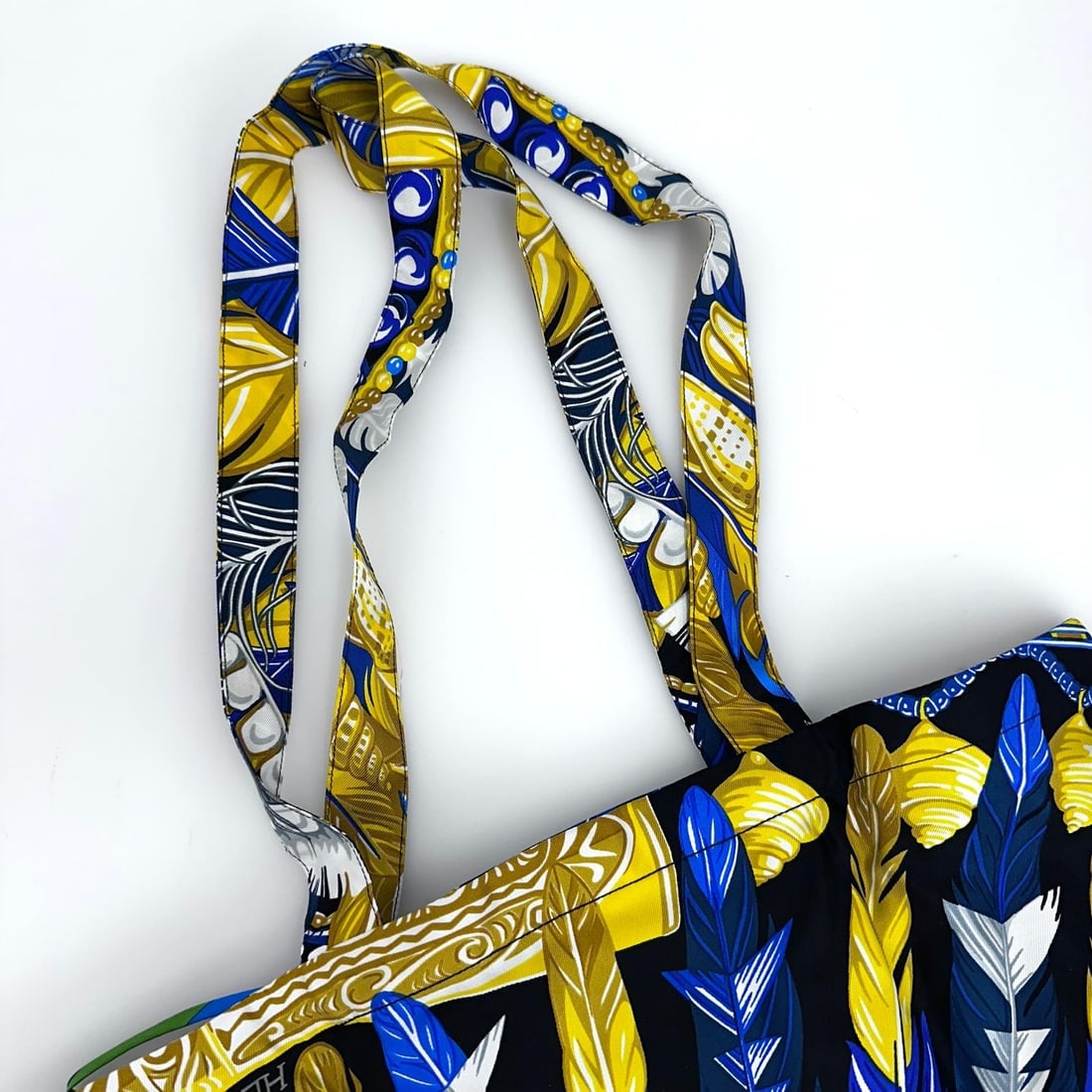 HERMES “Les Plumes” Multicolor Silk Twill Tote Bag – Never Used - 7