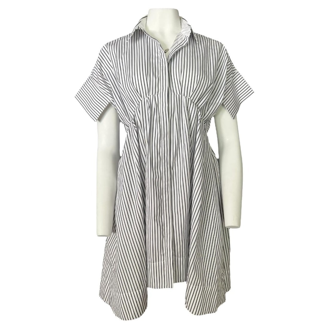 Victoria Beckham White and Black Mini Dress, Size 6: Collar Short sleeves Front button closure Elasticized waist Reserve: $520.00 Shipping:Domestic: Flat-rate of $85.99 to anywhere within the contiguous U.S.International: Foreign shipping