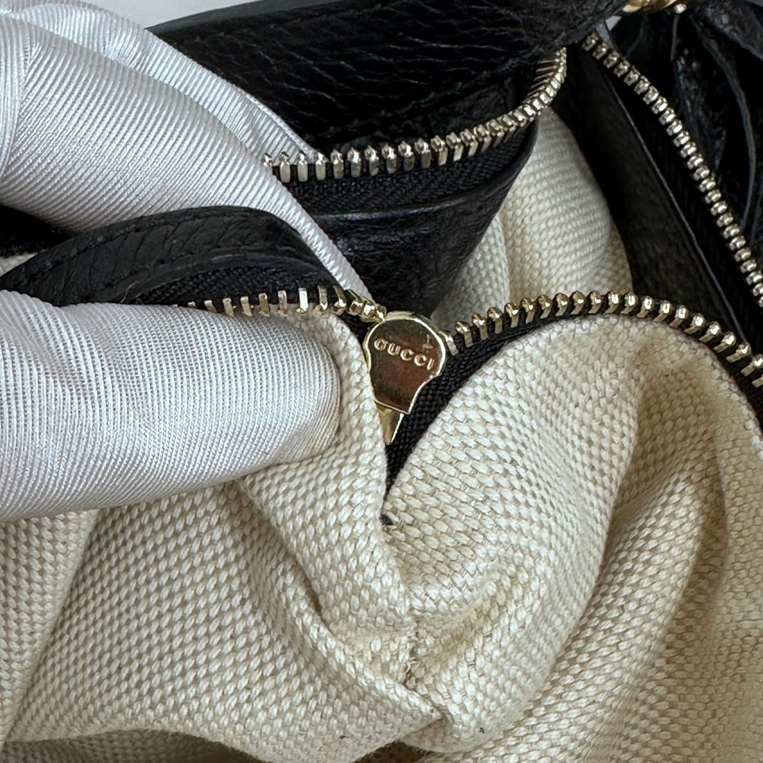 GUCCI Soho Disco Bag in Black Hammered Leather - 16