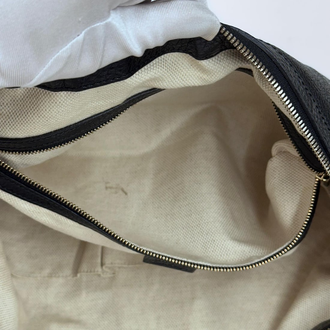 GUCCI Soho Disco Bag in Black Hammered Leather - 17