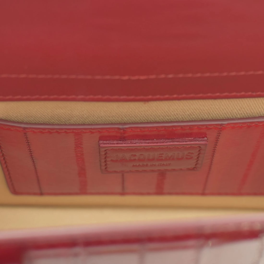 Jacquemus Le Grand Bambino Leather top Handle bag in Red glossed leather & strap - 15