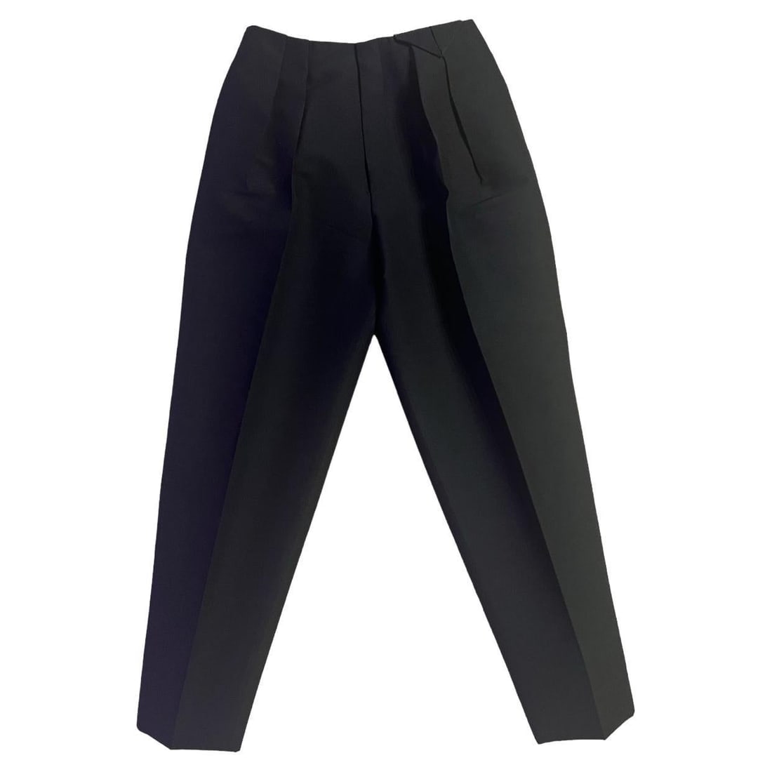 Bottega Veneta Black Trousers Pants, Size 38: High waist raise Loose fit on the top and skinny on the bottom Side pockets From fall 2019 collection Reserve: $520.00 Shipping: Domestic: Flat-rate of $85.99 to anywhere within the contiguo