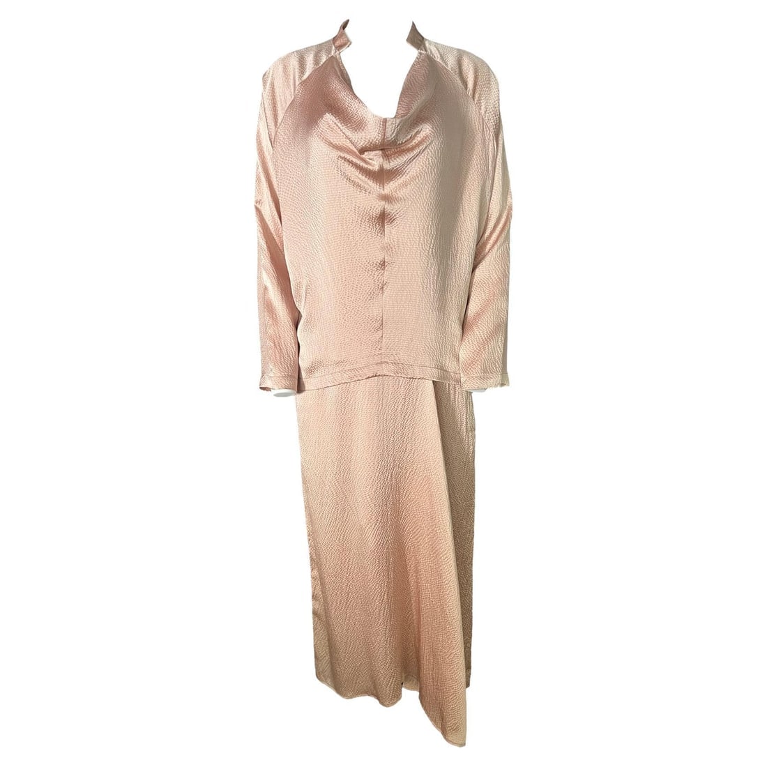Maria Cornejo Pink Silk Maxi Dress and Blouse Set: The dress: Floor length Sleeveless Crew neckline Featuring pocket detail on each side Measurements: length is 53.5”, bust is 37.5”, waist is 39”, hips are 39”. The top: Loose