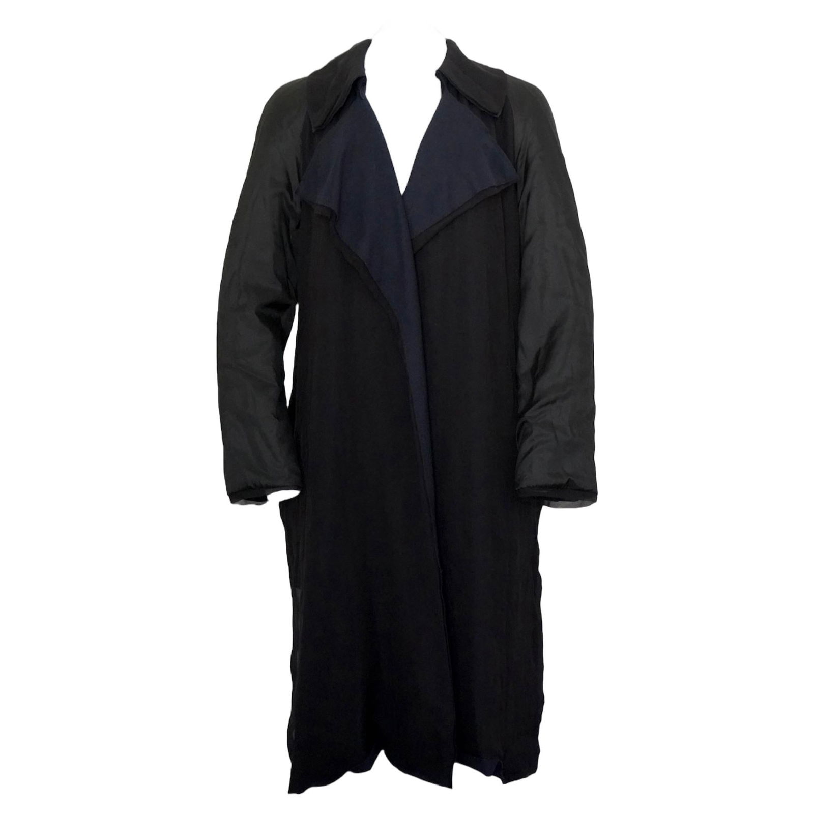 Lanvin Paris Silk Duster Coat Black & Navy: Lanvin Paris Black coat with Navy inlay Lightly worn Great Condition Has belt loops, but doesn't come with a belt. Total length 45" Made of 100% Silk Multi-textured Size 34 Reserve: $960.00 