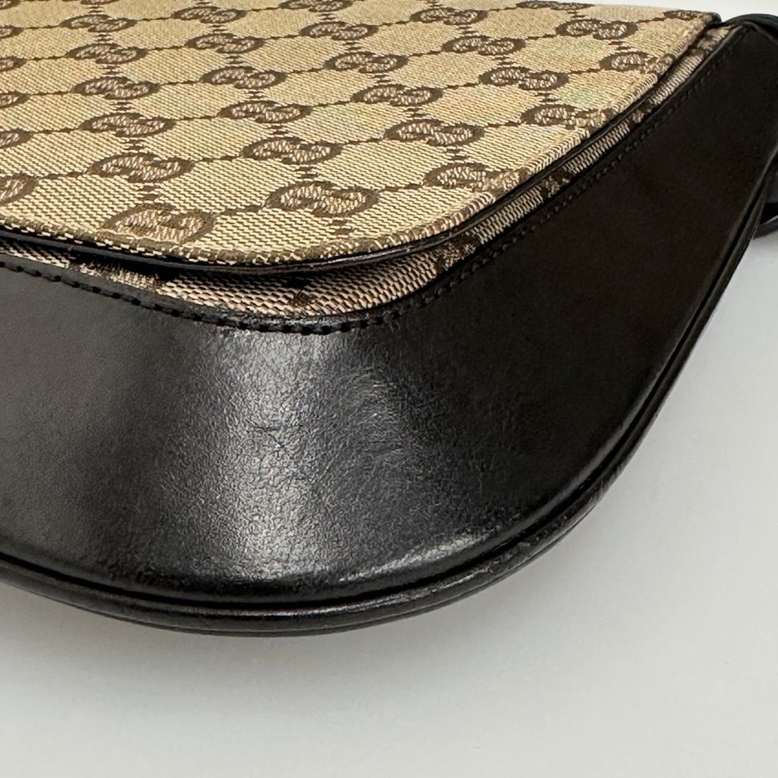 GUCCI GG Supreme Hobo Bag with Oversized Resin Chain - 8