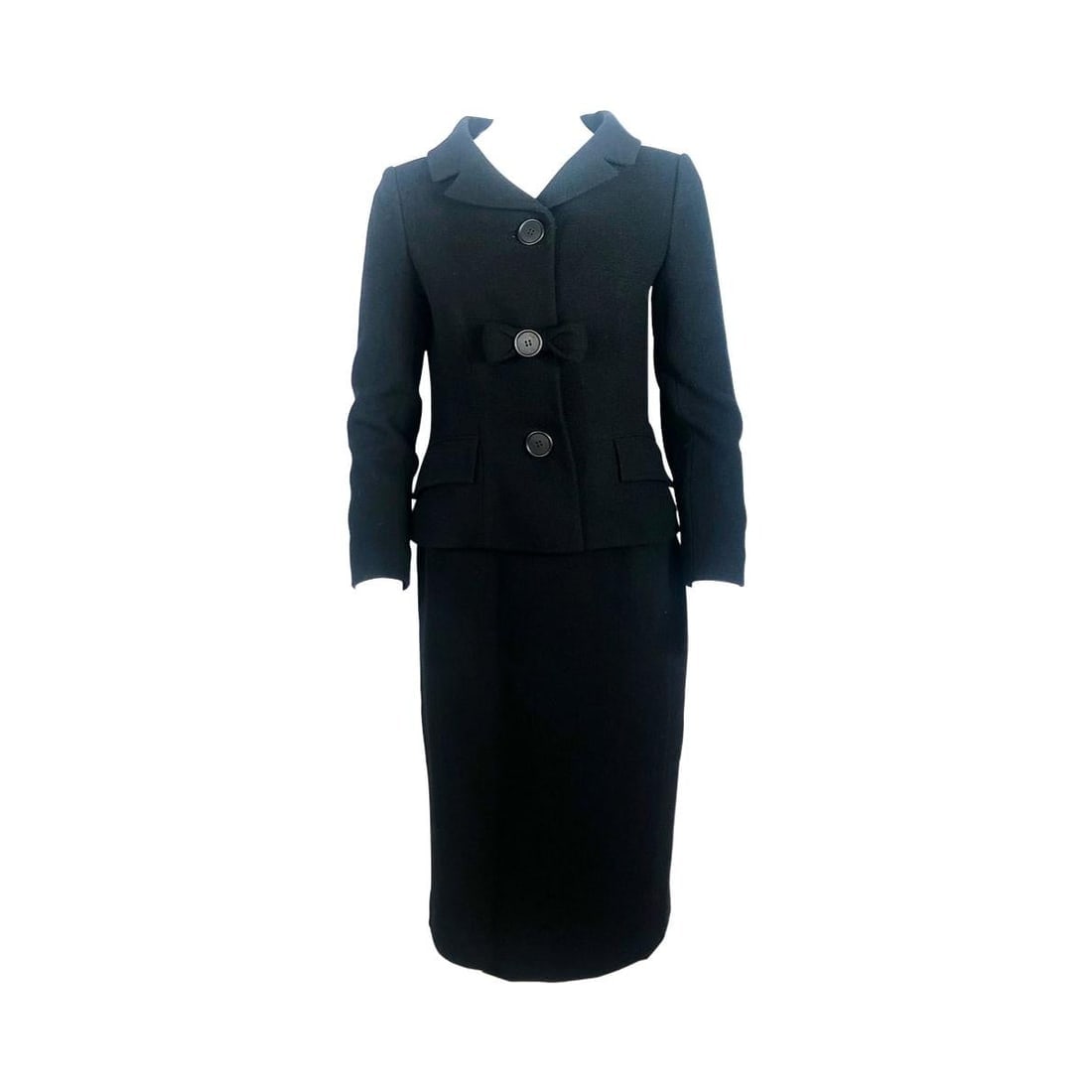 CHRISTIAN DIOR Black Wool Blazer Jacket And Pencil Skirt Suit Size 8 w/ Tags: Product details: The jacket has one pocket on each side and three large buttons front closure with bow detail in the middle, the bow measures 5 inches long and 2 inches wide. The skit has rear hook an