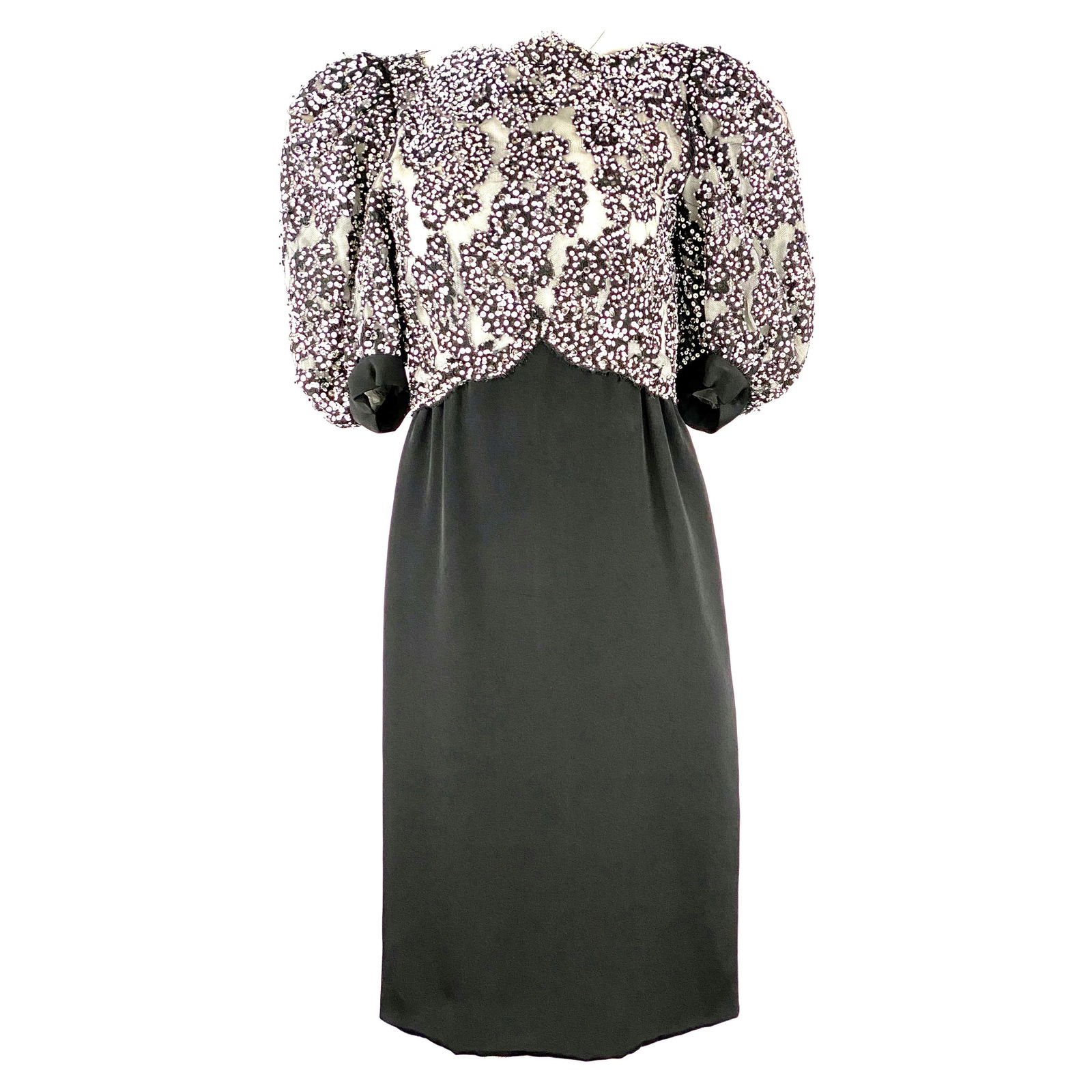 Vintage MICHAEL NOVARESE Black and White Sequin Silk Evening Dress Size Small: Vintage MICHAEL NOVARESE Black and White Sequin Silk Evening Dress Size Small Product detail: Black silk skirt Black mesh with white sequin Rear zip and hook closure Balloon short sleeves, measure