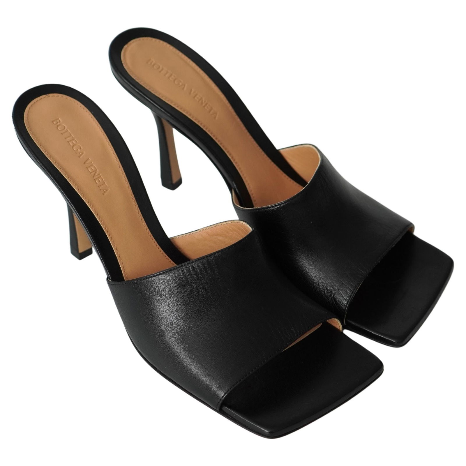 Bottega Venetta Black Square Toe Heeled Sandals Sz 41: Bottega Venetta Black Square Toe Heeled Sandals Size 41 Excellent condition Heel Height: 4” Comes with box Reserve: $520.00 Shipping: Domestic: Flat-rate of $85.99 to anywhere within t