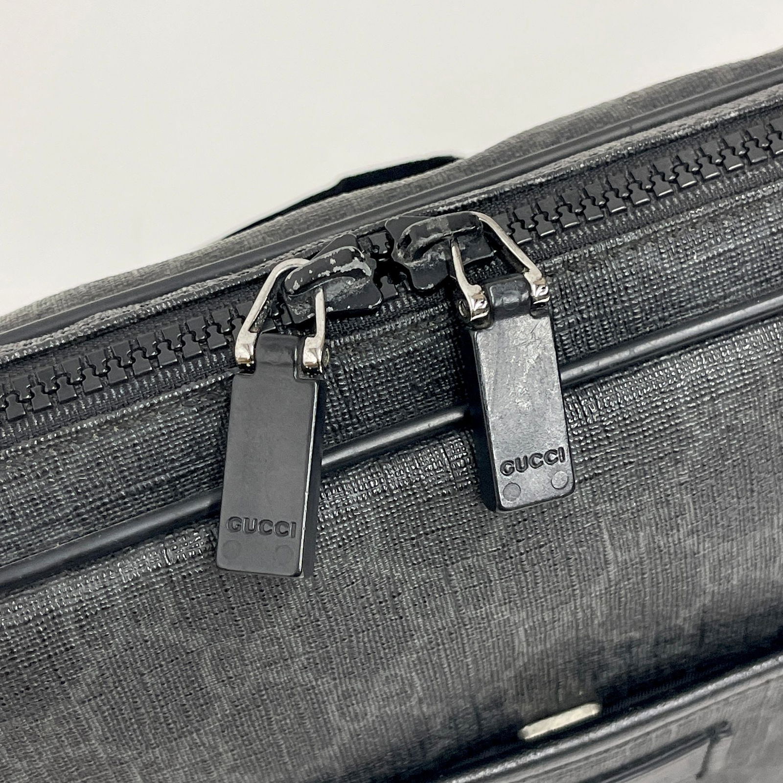 GUCCI Black GG Supreme Messenger Bag - 10