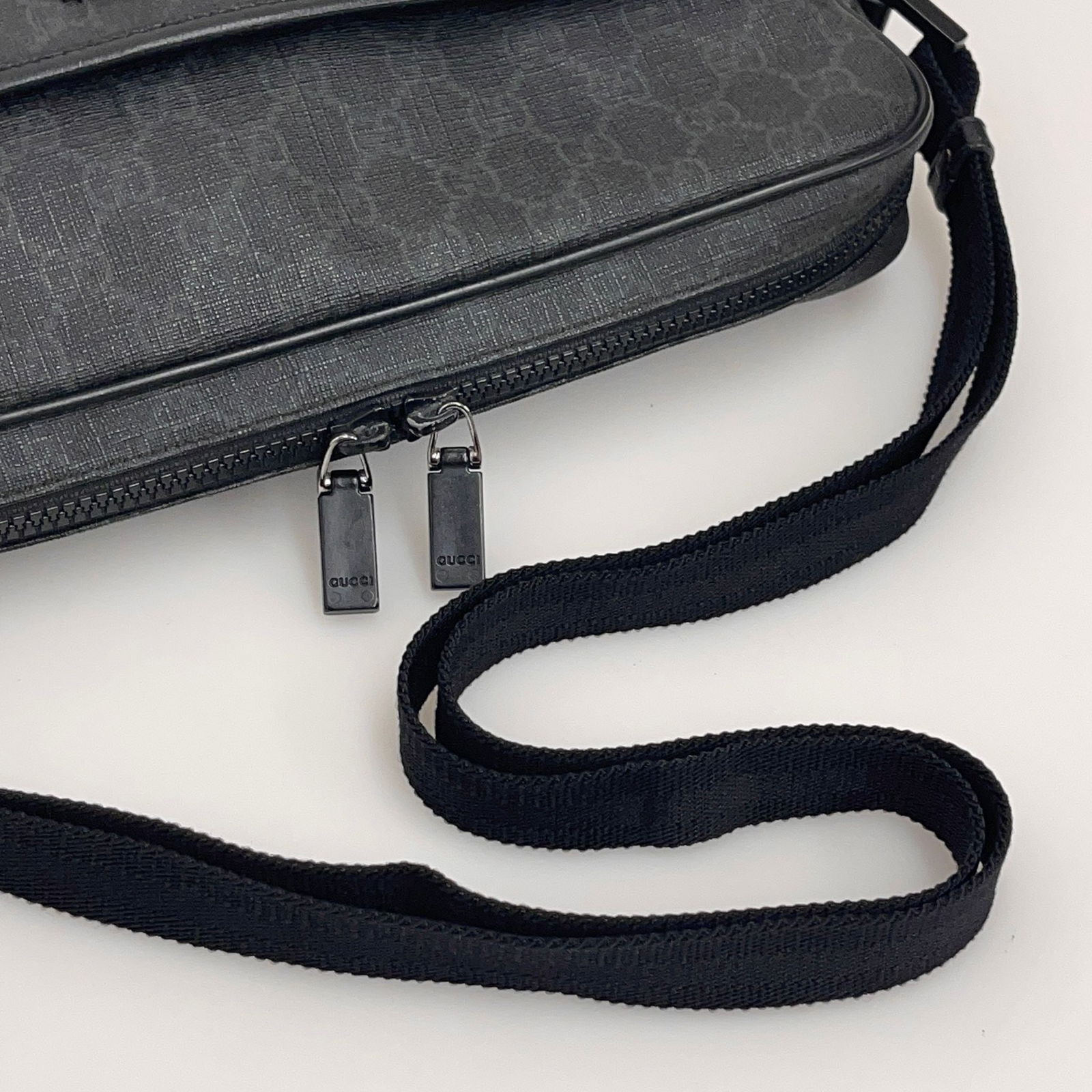 GUCCI Black GG Supreme Messenger Bag - 11