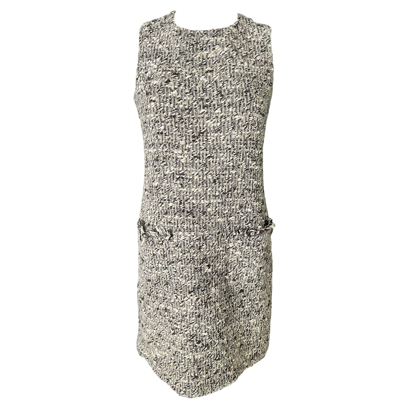 Oscar De La Renta Black, White, Brown Mini Dress: Tweed finish Front dual pockets detail Mini length, above the knee Crew neckline Sleeveless style Concealed rear zip closure Reserve: $760.00 Shipping: Domestic: Flat-rate of $85.99 to anywh