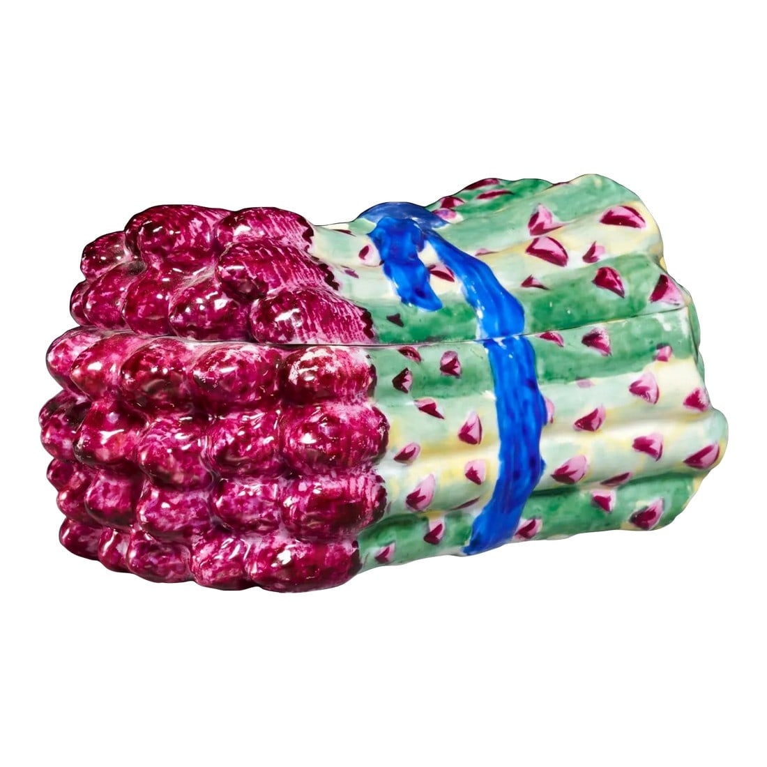 Gourmet Grandeur: 18th-Century Trompe-l'Oeil Asparagus Tureen: Gourmet Grandeur: 18th-Century Trompe-L'oeil Asparagus Tureen Discover a charming and whimsical piece of 18th-century porcelain: a Trompe-L'oeil Asparagus Spears Tureen (or Box and Cover), likely