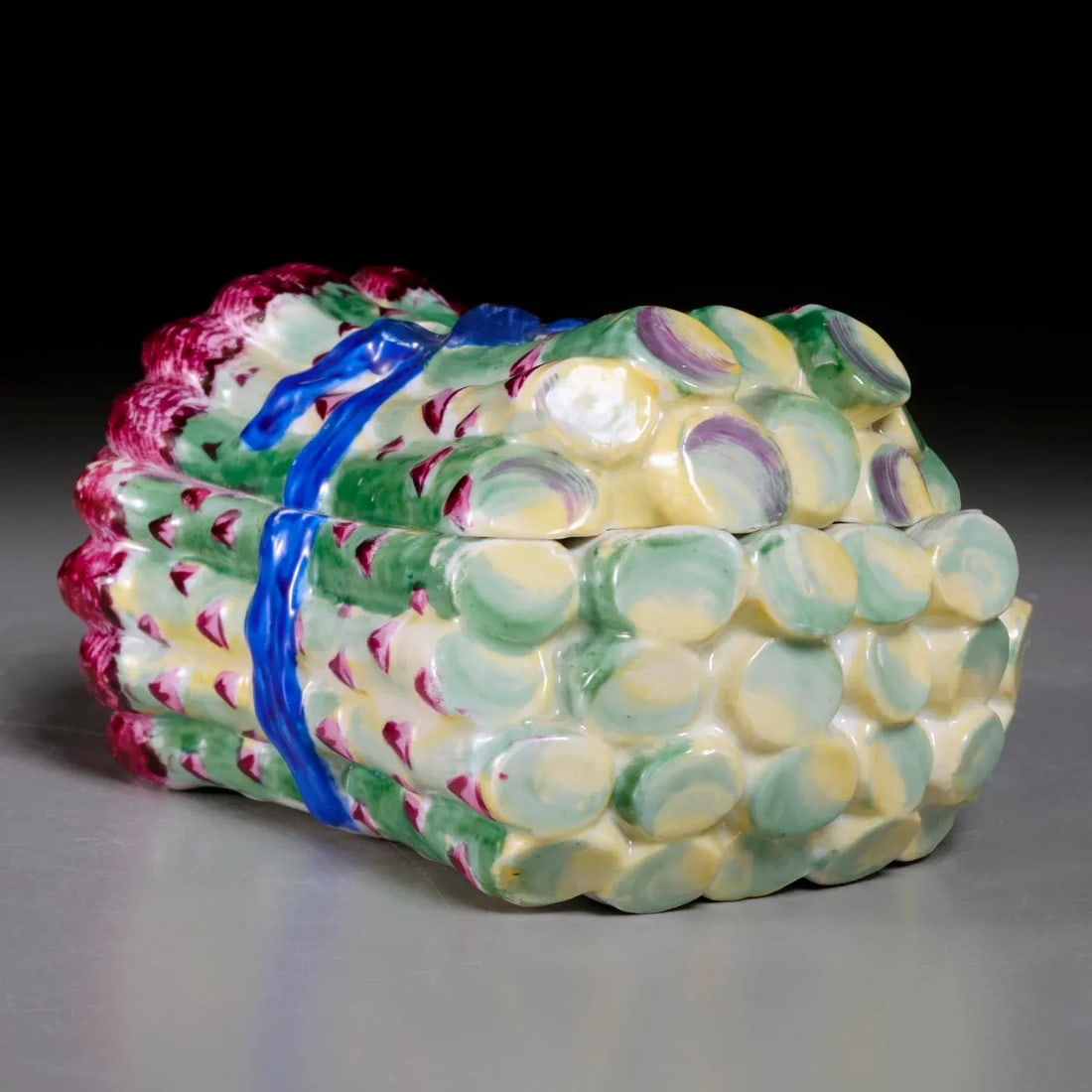 Gourmet Grandeur: 18th-Century Trompe-l'Oeil Asparagus Tureen - 2