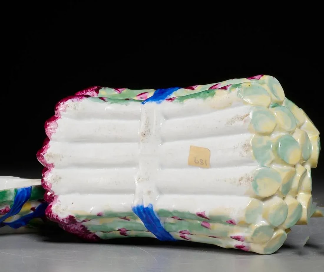 Gourmet Grandeur: 18th-Century Trompe-l'Oeil Asparagus Tureen - 3
