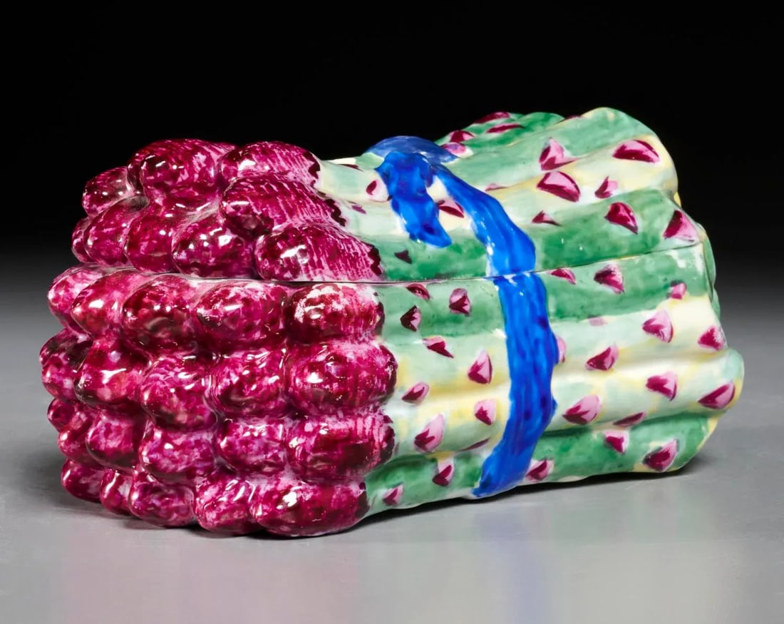 Gourmet Grandeur: 18th-Century Trompe-l'Oeil Asparagus Tureen - 5