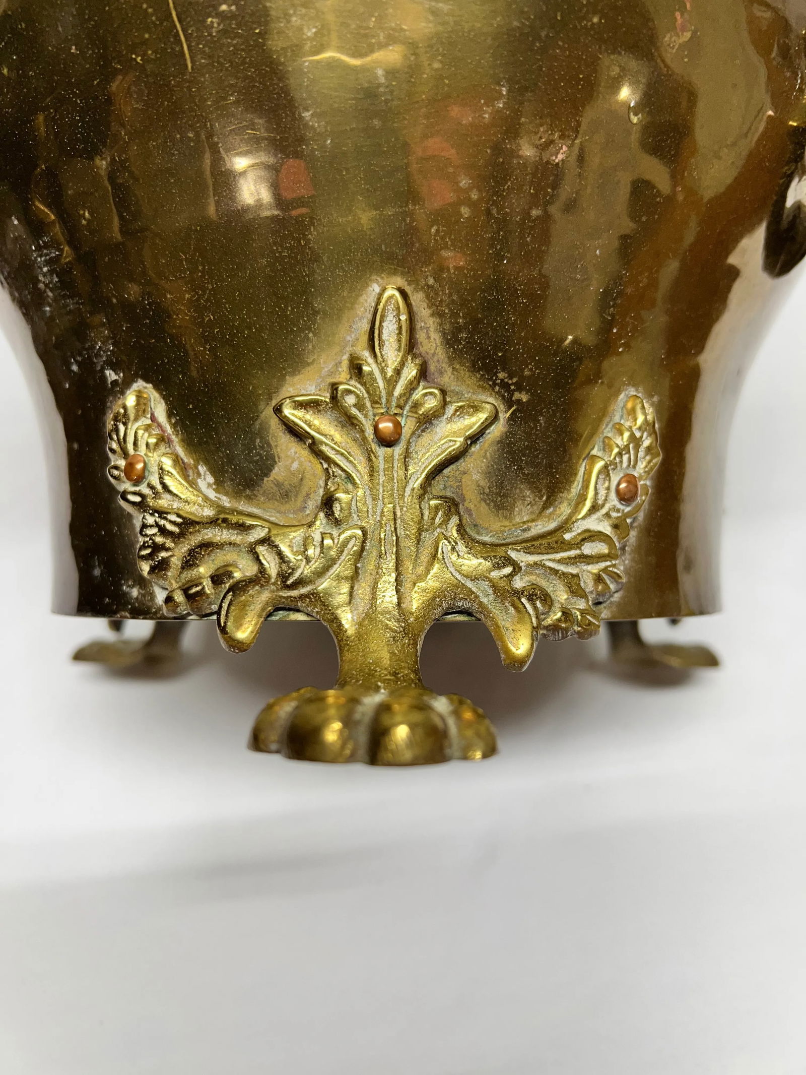Rare Late 19th Century Imperial Russian Hand Hammered Brass Cachepot With Lion Head Mounts. - 3