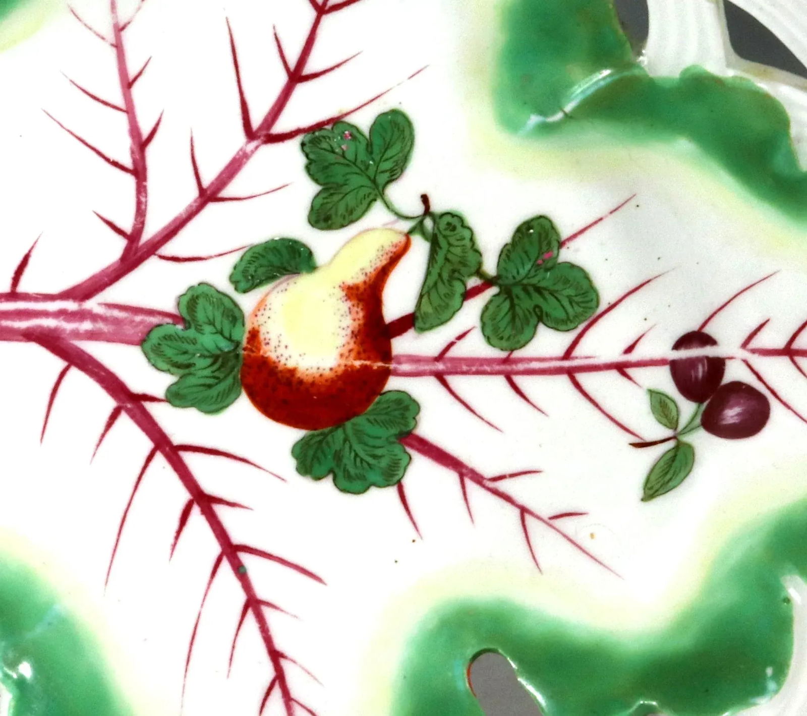 18th Century Chelsea Porcelain Tromp l'Oeil Leaf Dish With Fruit - 2