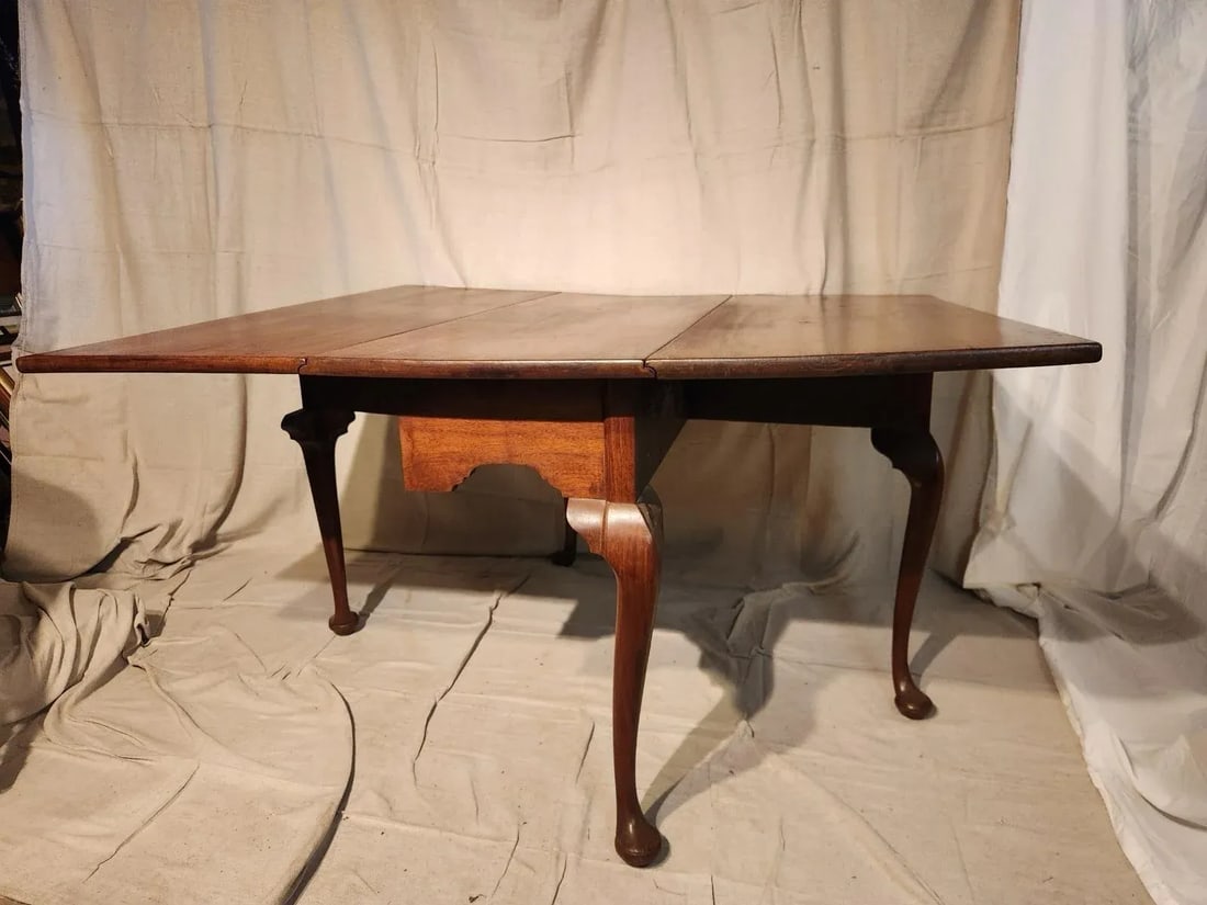Mid 18th Century Antique Mahogany Drop Leaf Table. - 6
