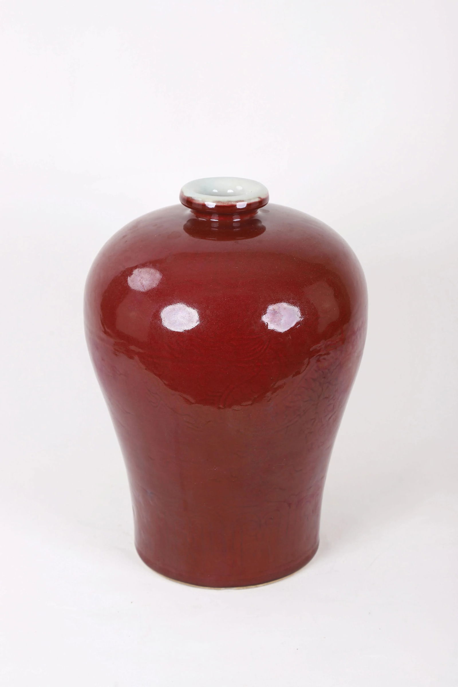 20th-Century Chinese Red-Glazed Vase - 2